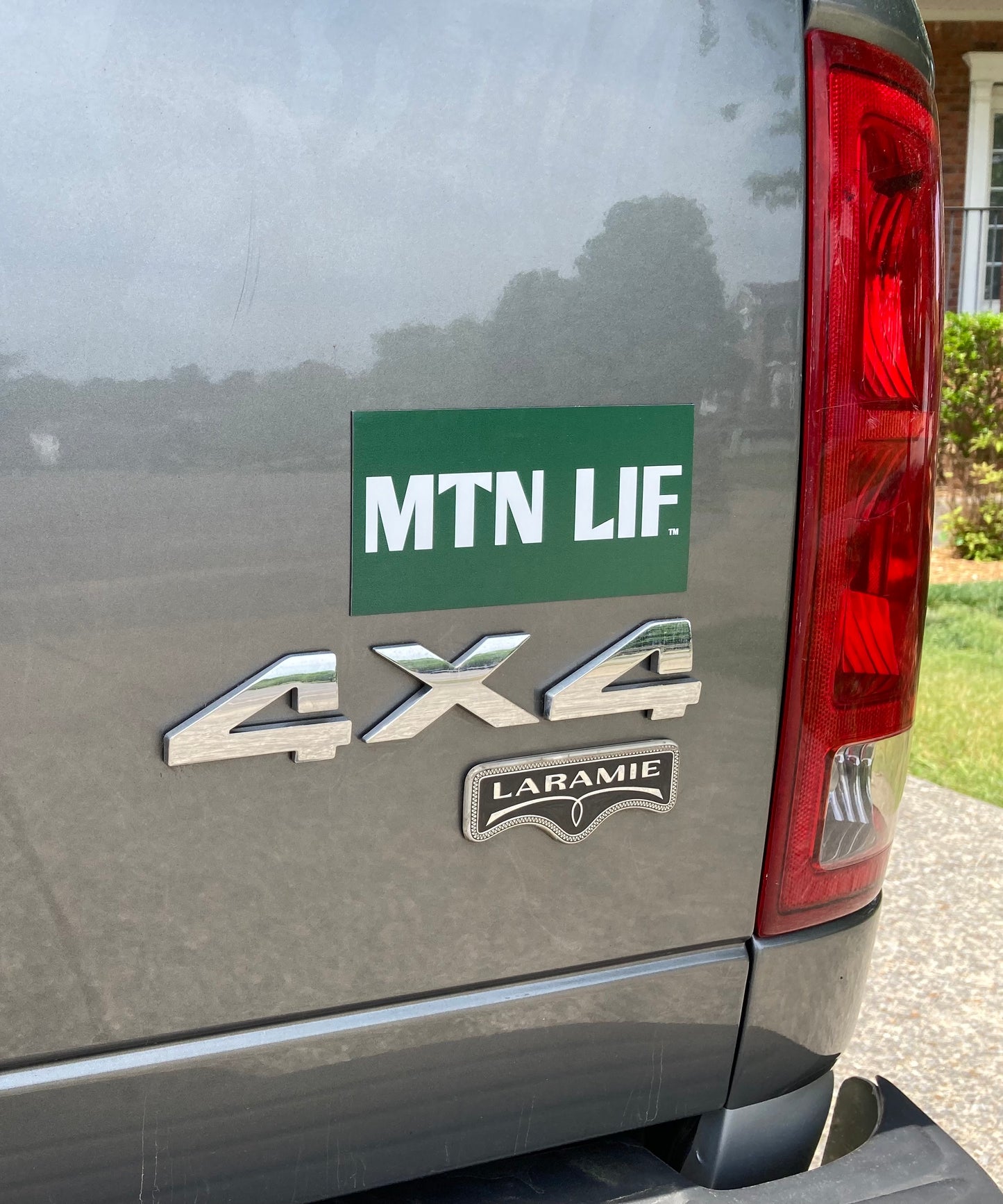 MTN LIF™ car MAGNET WHITE on dark green 3x6" Arm font