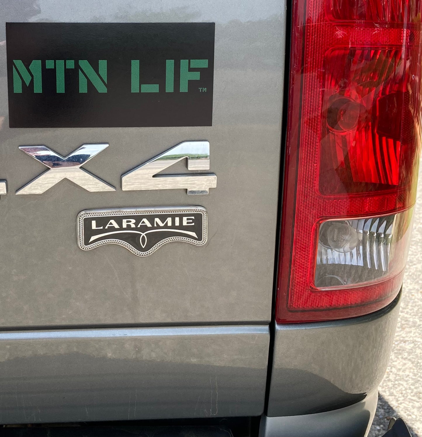 MTN LIF™ car MAGNET GREEN on black 3x6" Major font