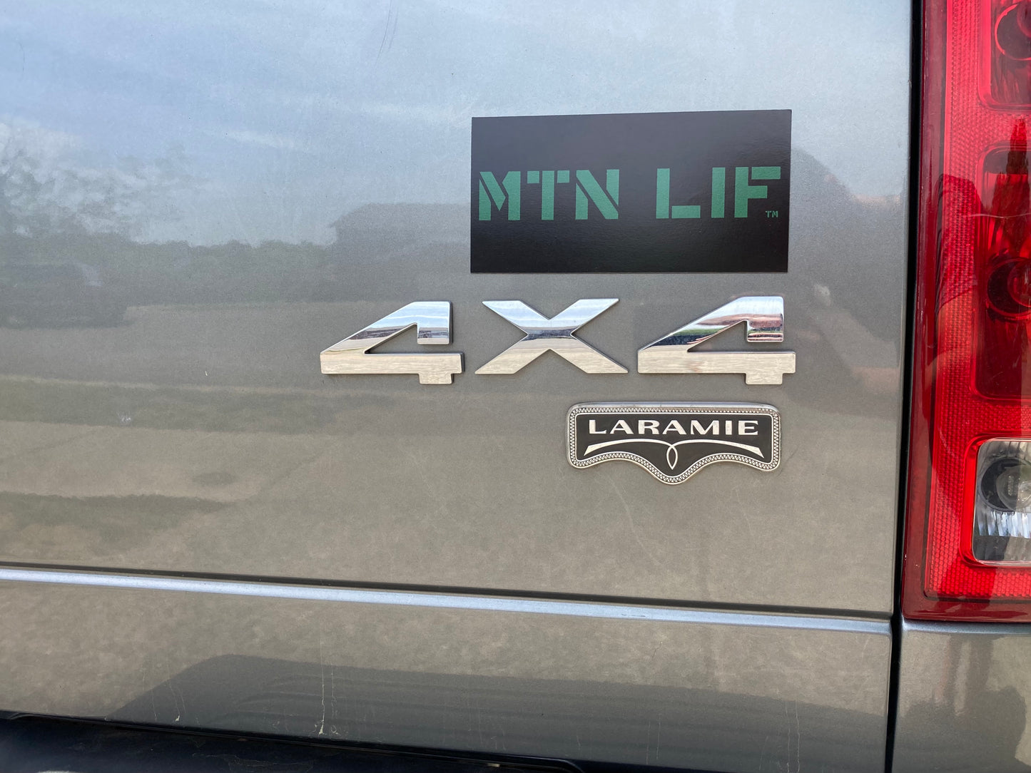 MTN LIF™ car MAGNET GREEN on black 3x6" Major font